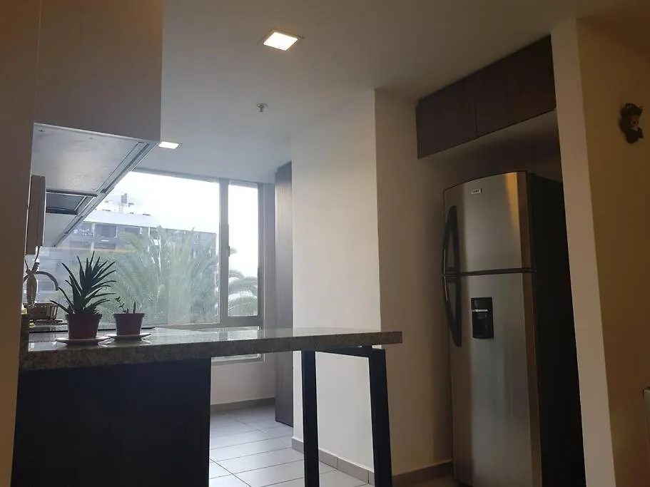Modern Suite, Excellent Location! Quito Apartment